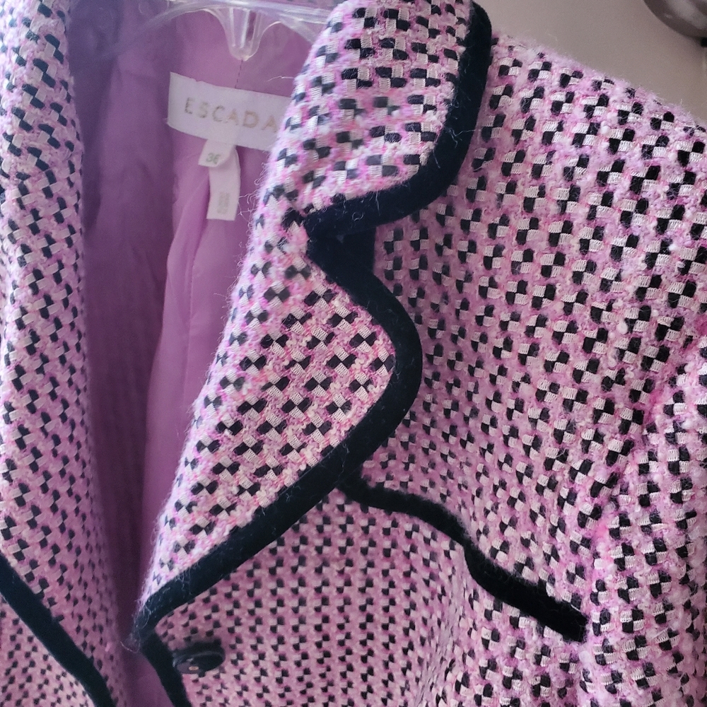 Jaket escada rosa y negro terciopelo